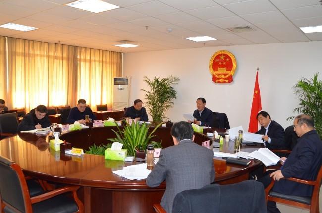 葉露中主持召開市政府黨組會、黨組理論學習中心組學習會（圖）