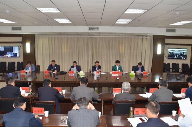 葉露中在全市學生返校復課工作視頻會上強調(diào) 
 拉緊責任鏈條 勇于擔當作為 
 奮力奪取返校復課與疫情防控“雙勝利”（圖）