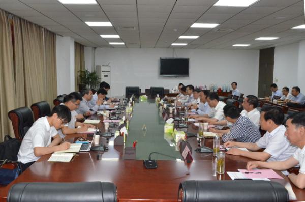 葉露中在與長江生態(tài)環(huán)保集團黨委書記、董事長趙峰一行商談時強調
同心同向 精誠合作
聚焦“三個一體”共創(chuàng)合作典范（圖）