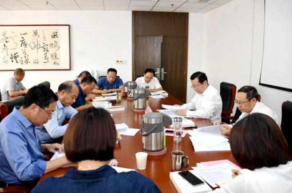 市政府辦理論中心組圍繞學習《推進領(lǐng)導(dǎo)干部能上能下規(guī)定》開展集中研討