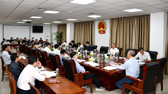 潘東旭主持召開市政府第32次常務(wù)會議