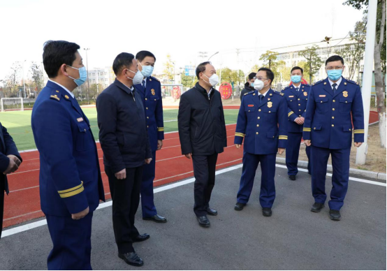 葉露中開展節(jié)前走訪慰問活動