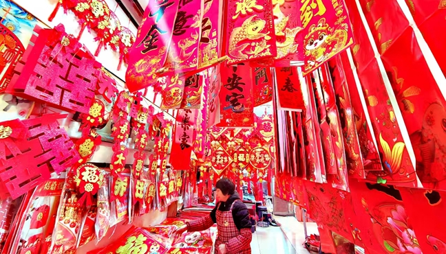 節(jié)慶飾品“紅火”亮相