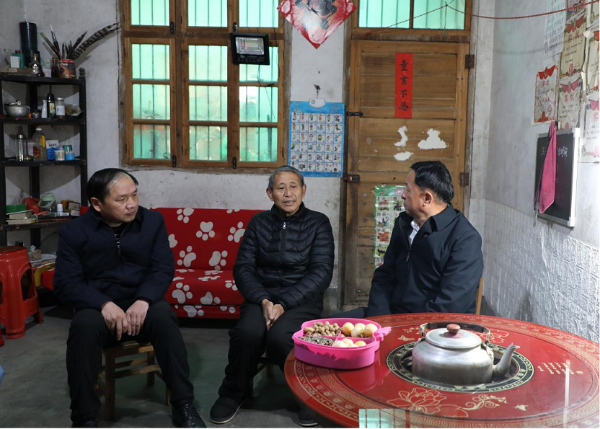 歲寒情深送關(guān)懷 寒冬慰問暖兵心——劉太平赴金寨走訪慰問困難退役軍人
