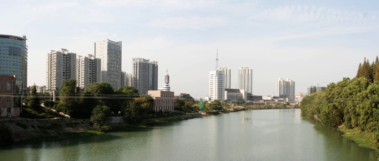 淠河岸邊