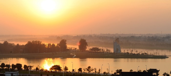 淠河兩岸生態(tài)美之一：淠河夕照