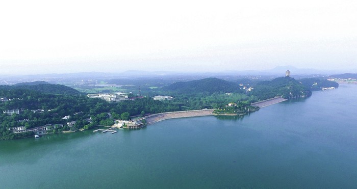 湖上大壩